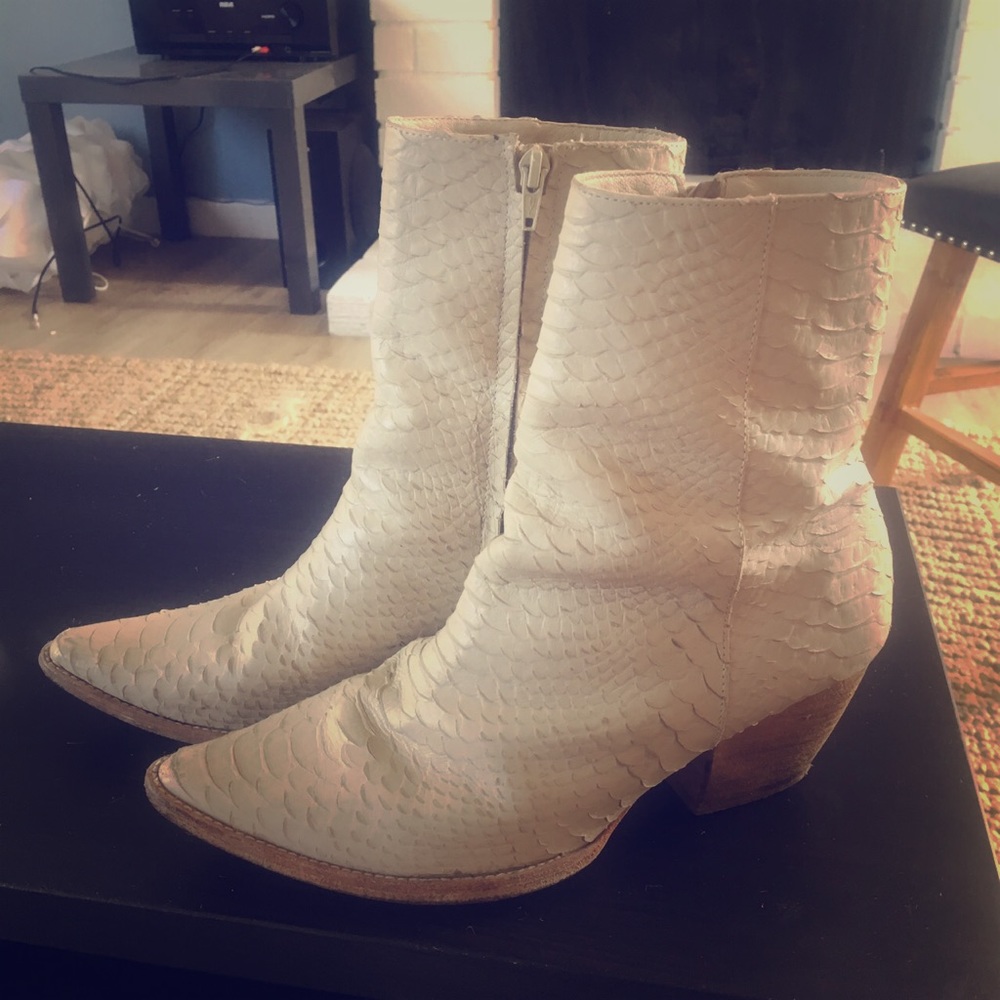 Matisse Cathy cream snakeskin boots